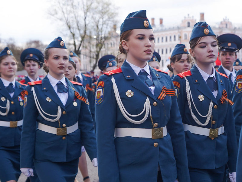 750 юных вологжан стали в Вологде участниками Школьного парада, посвященного Дню Победы.