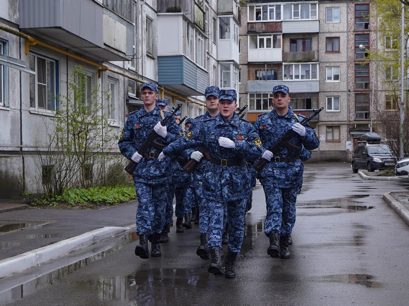 8 мини-парадов для ветеранов Великой Отечественной войны прошли в Вологде.