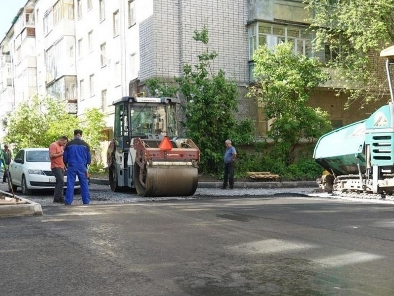 Две дороги и 10 дворовых территорий дополнительно отремонтируют в Вологде в 2023 году.