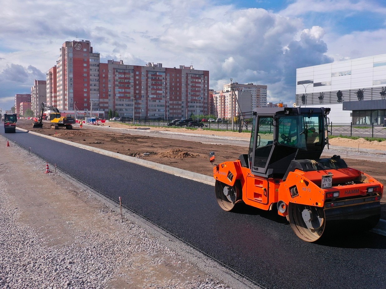 В Вологде началось асфальтирование улицы Поэта Романова.