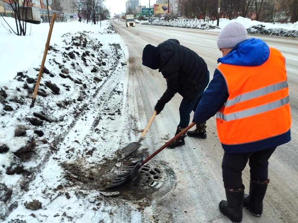 К уборке снега в Вологде подходят комплексно.