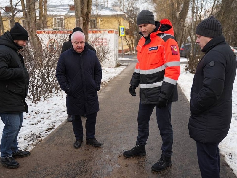 Более 13 тысяч тонн реагентов подготовлено для борьбы с гололедом в Вологде.