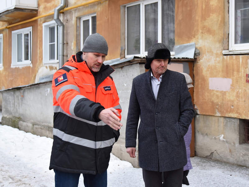 Два дня дано управляющим компаниям Вологды, чтобы обеспечить качественную уборку придомовых территорий.