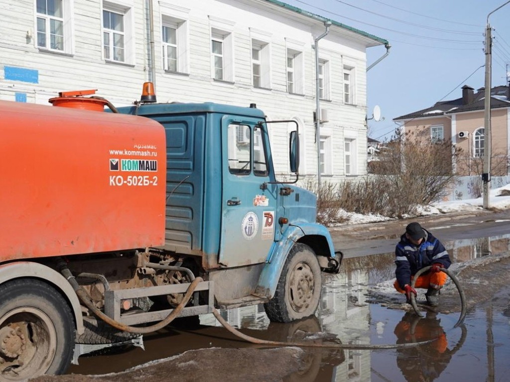 Мэр Вологды Сергей Воропанов поздравляет с Днем работников бытового обслуживания населения и жилищно-коммунального хозяйства.