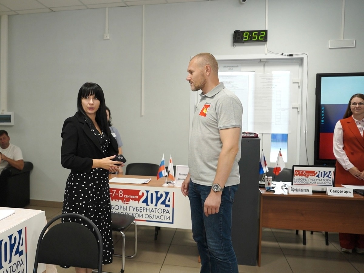 И. о. Мэра Вологды Андрей Накрошаев проинспектировал работу избирательных участков областной столицы.