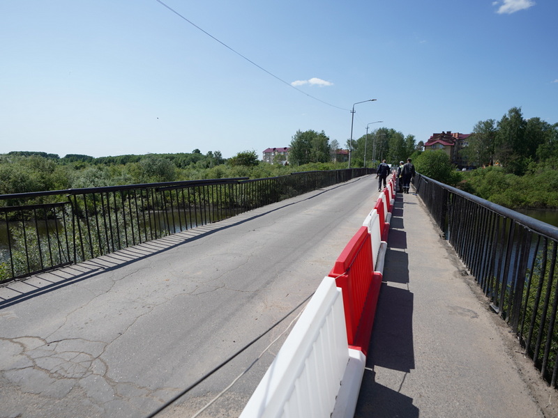 В областной столице стартовал капитальный ремонт моста через реку Вологду, ведущего в поселок Кувшиново.