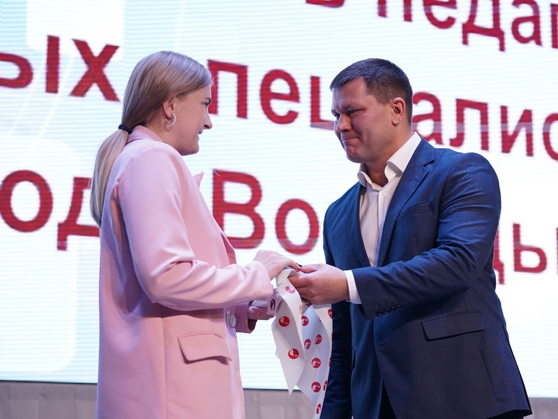 Общегородское посвящение молодых специалистов в педагоги прошло в Вологде.