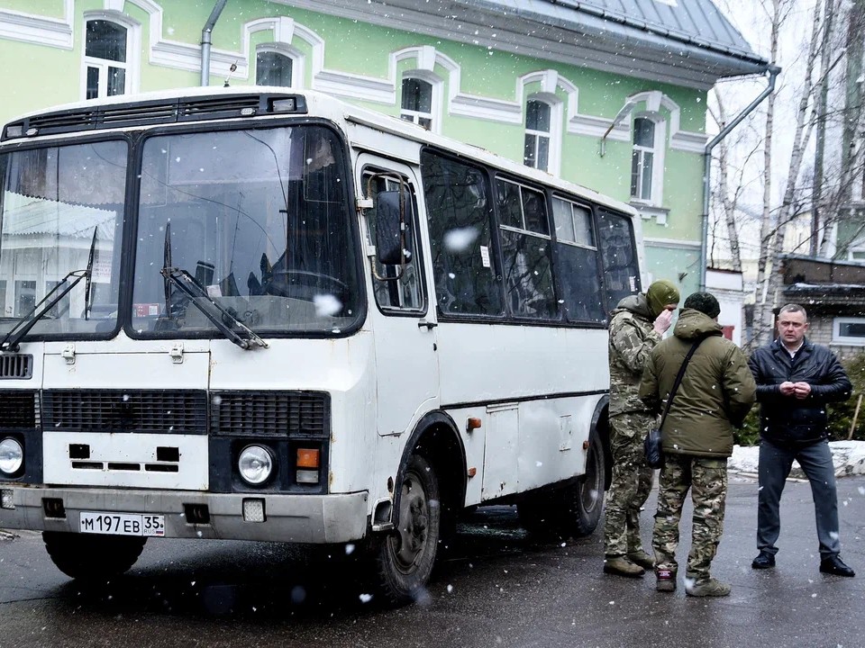 Очередное транспортное средство в зону специальной военной операции отправлено из Вологды.