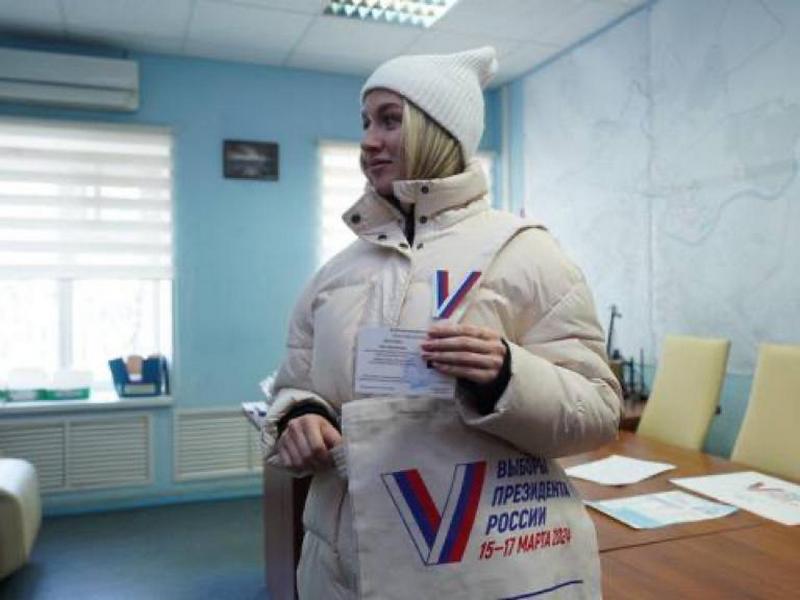Около 600 членов участковых избирательных комиссий проконсультируют вологжан на дому.