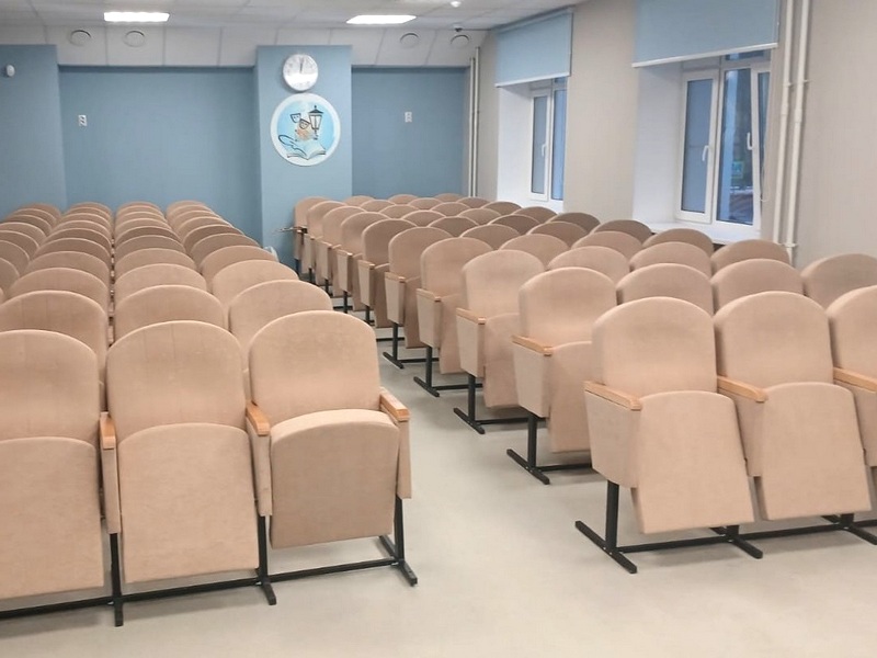Расстановку мебели завершают в новом корпусе центра образования № 23 «Созвучие».