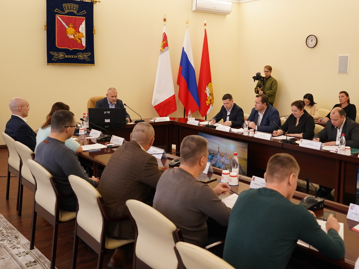 В Вологде начали менять радиаторы отопления в квартирах вологжан после аварии на теплосетях.