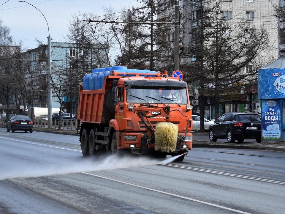 В Вологде приступили к комплексной уборке улиц «карусельным» методом.