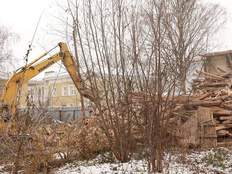 В Вологде расселенные аварийные дома сносят без бюджетных затрат.
