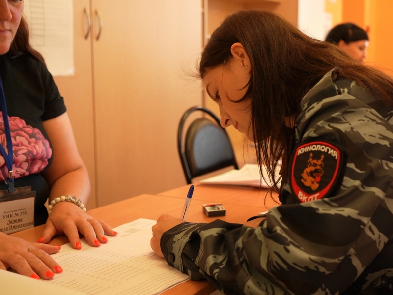 Вологжане разных возрастов и профессий приняли участие в голосовании на выборах Губернатора Вологодской области.