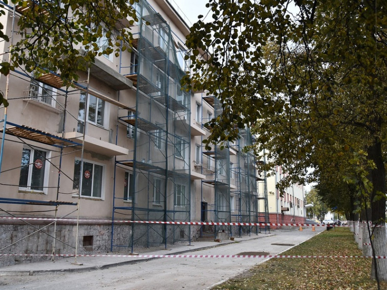 В Вологде в доме по ул. Пушкинская, 18 полностью меняют балконные плиты в рамках капремонта. В Вологде в доме по ул. Пушкинская, 18 полностью меняют балконные плиты в рамках капремонта.