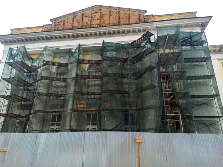 В Городском дворце культуры Вологды проходят демонтажные работы в актовом зале. В Городском дворце культуры Вологды проходят демонтажные работы в актовом зале.